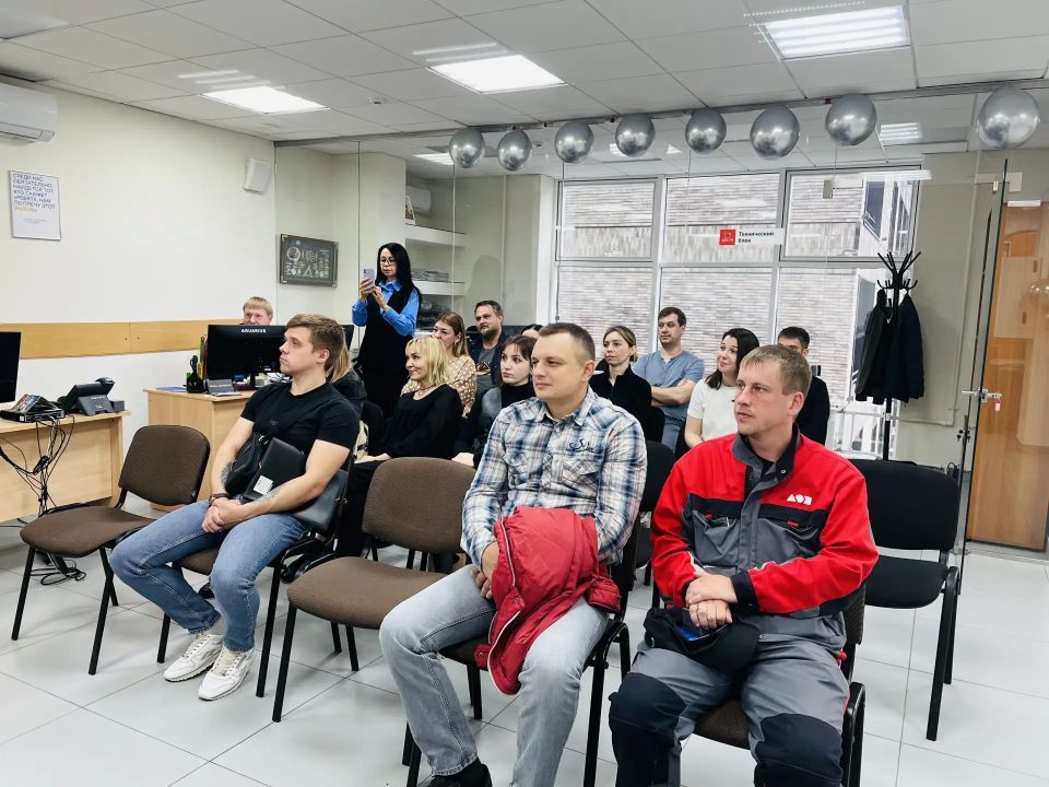 Сегодня министр цифрового развития и связи Курской области Сергей Кожевников и начальник управления связи Николай Абросимов поздравили сотрудников компании АО «ЭР-Телеком Холдинг» с значительными достижениями в области... Сегодня министр цифрового развития и связи Курской области Сергей Кожевников и начальник управления связи Николай Абросимов поздравили сотрудников компании АО «ЭР-Телеком Холдинг» с значительными достижениями в области...