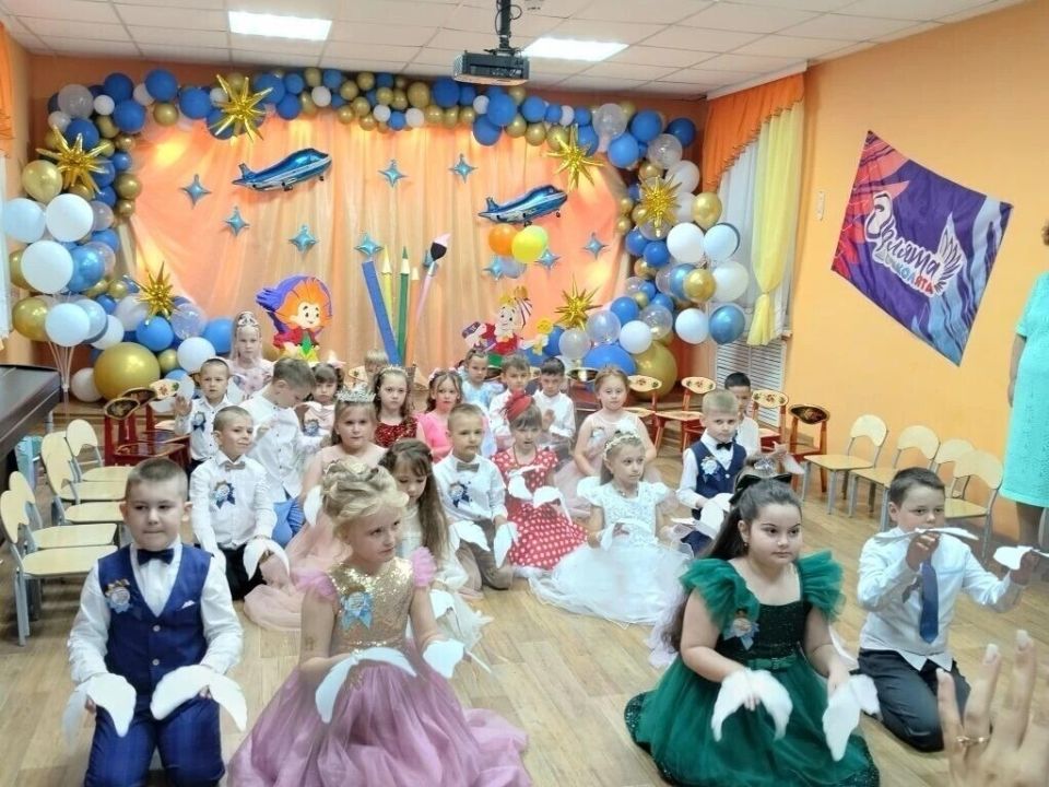 В старшей группе Конышевского детского сада прошло особенное и очень трогательное мероприятие — «Прощай, наш детский сад»! В старшей группе Конышевского детского сада прошло особенное и очень трогательное мероприятие — «Прощай, наш детский сад»!