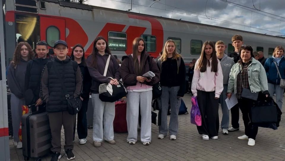 Сегодня рано утром 12 ребят Суджанского района отправились на отдых во Всероссийский детский центр "Орлёнок"
