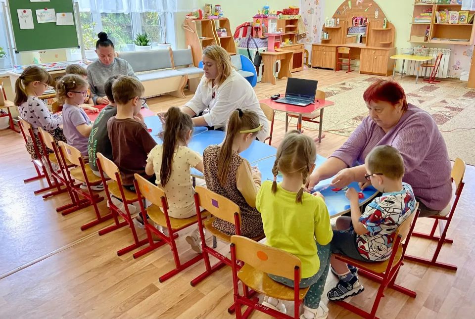В рамках Года единства народов России сотрудники Культурного центра семейного чтения и досуга им. П.А. Михина провели этно-встречу «Страна единства: народы, традиции, языки» для воспитанников детского сада № 123 Курска В рамках Года единства народов России сотрудники Культурного центра семейного чтения и досуга им. П.А. Михина провели этно-встречу «Страна единства: народы, традиции, языки» для воспитанников детского сада № 123 Курска