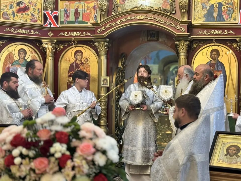 В завершающий день работы православного лагеря в Мантурово торжественное богослужение в Никольском кафедральном соборе возглавил епископ Щигровский и Мантуровский Феогност В завершающий день работы православного лагеря в Мантурово торжественное богослужение в Никольском кафедральном соборе возглавил епископ Щигровский и Мантуровский Феогност