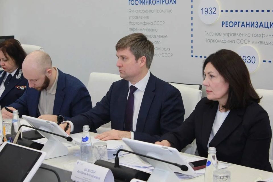 Руководитель Казначейства России Роман Артюхин провел заседание Контрольной комиссии Федерального казначейства по рассмотрению материалов планового контрольного мероприятия по социальной тематике Руководитель Казначейства России Роман Артюхин провел заседание Контрольной комиссии Федерального казначейства по рассмотрению материалов планового контрольного мероприятия по социальной тематике