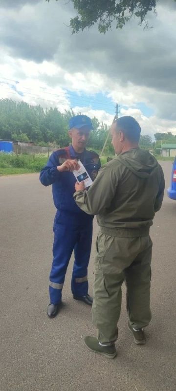 Очередной профилактический рейд безопасности проведен 28.05.26 г. в г. Фатеже. В ходе рейда инструктор пожарной профилактики Фатежского района Противопожарной службы комитета региональной безопасности Курской области Гудков... Очередной профилактический рейд безопасности проведен 28.05.26 г. в г. Фатеже. В ходе рейда инструктор пожарной профилактики Фатежского района Противопожарной службы комитета региональной безопасности Курской области Гудков...
