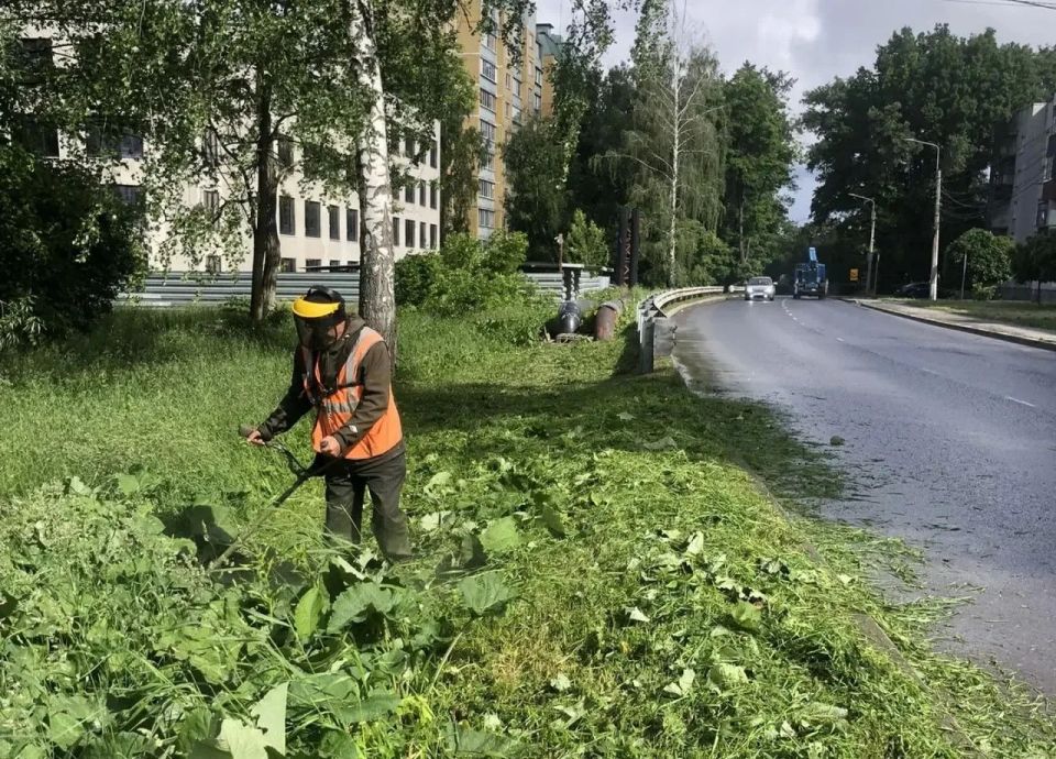 На улицах Курска задействованы 76 сотрудников и 63 единицы техники На улицах Курска задействованы 76 сотрудников и 63 единицы техники