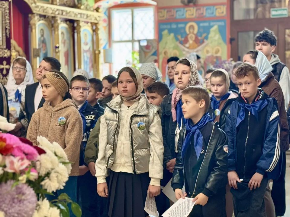 В завершающий день работы православного лагеря в Мантурово торжественное богослужение в Никольском кафедральном соборе возглавил епископ Щигровский и Мантуровский Феогност