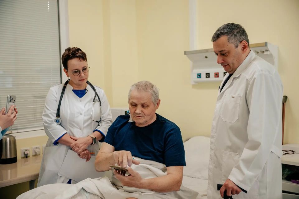 Губернатор навестил 17 раненых курян в областной больнице