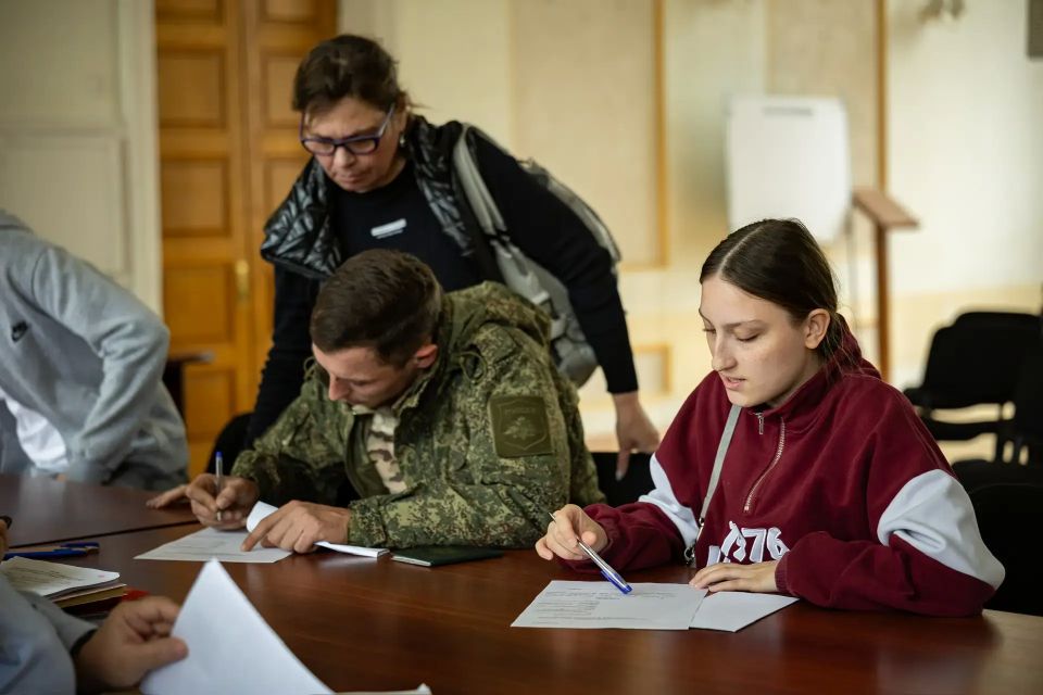 В Курске провели жеребьевку по распределению квартир для детей-сирот В Курске провели жеребьевку по распределению квартир для детей-сирот