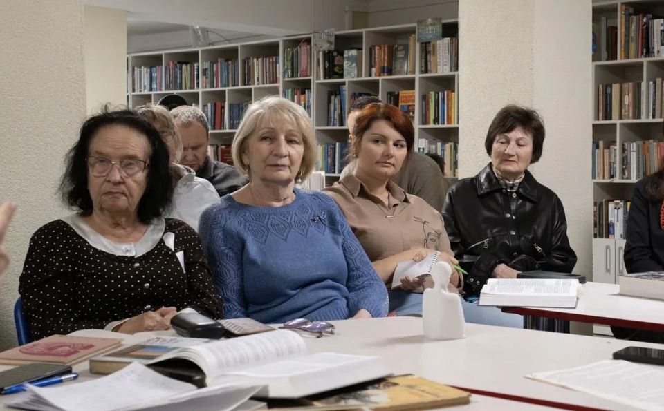 В Курске прошла первая встреча участников Книжного клуба В Курске прошла первая встреча участников Книжного клуба