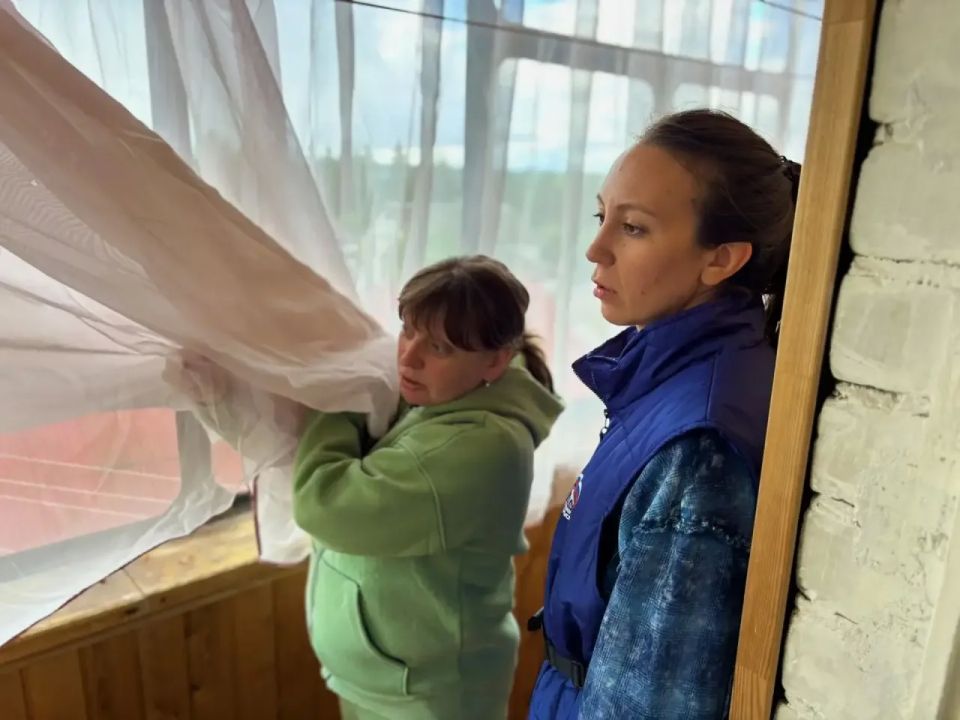 Игорь Кастюкевич: Курская область. Волонтеры Единой России лагеря «Курский рубеж» помогают устранить последствия атаки по Рыльску в Курской области Игорь Кастюкевич: Курская область. Волонтеры Единой России лагеря «Курский рубеж» помогают устранить последствия атаки по Рыльску в Курской области