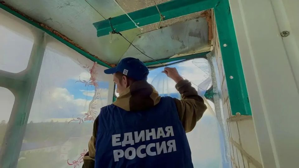 Игорь Кастюкевич: Курская область. Волонтеры Единой России лагеря «Курский рубеж» помогают устранить последствия атаки по Рыльску в Курской области Игорь Кастюкевич: Курская область. Волонтеры Единой России лагеря «Курский рубеж» помогают устранить последствия атаки по Рыльску в Курской области