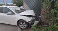 16-летняя курянка без прав на Chevrolet врезалась в Iran Khodro и протаранила забор: пострадали трое пассажиров