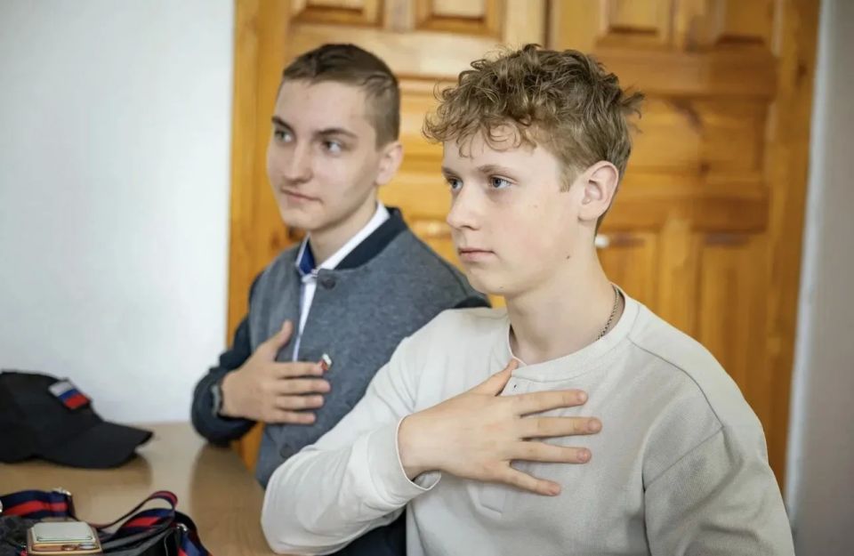 Вчера юные журналисты из детской пресс-службы администрации Курска побывали в Курском государственном университете Вчера юные журналисты из детской пресс-службы администрации Курска побывали в Курском государственном университете