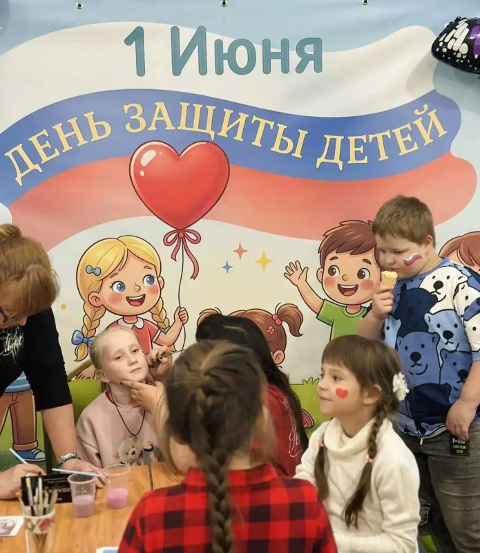 В преддверии Дня защиты детей в курском центре соцпомощи «Возрождение» прошло яркое праздничное мероприятие для детей и взрослых В преддверии Дня защиты детей в курском центре соцпомощи «Возрождение» прошло яркое праздничное мероприятие для детей и взрослых