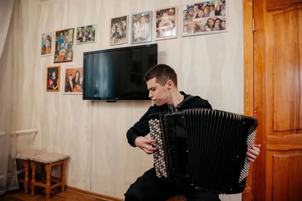 Александр Хинштейн встретился с многодетной семьей в канун Международного дня защиты детей Александр Хинштейн встретился с многодетной семьей в канун Международного дня защиты детей