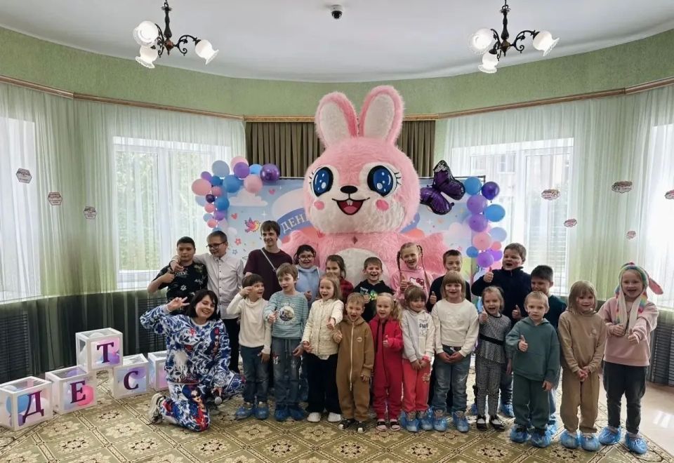 В преддверии Дня защиты детей в курском центре соцпомощи «Возрождение» прошло яркое праздничное мероприятие для детей и взрослых