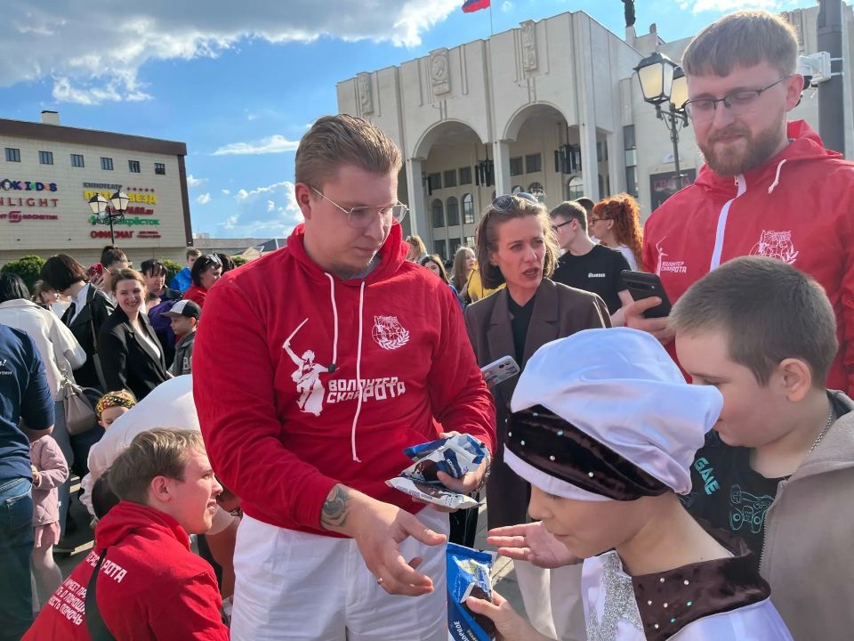 В Курске на Театральной площади прошел танцевальный флешмоб В Курске на Театральной площади прошел танцевальный флешмоб