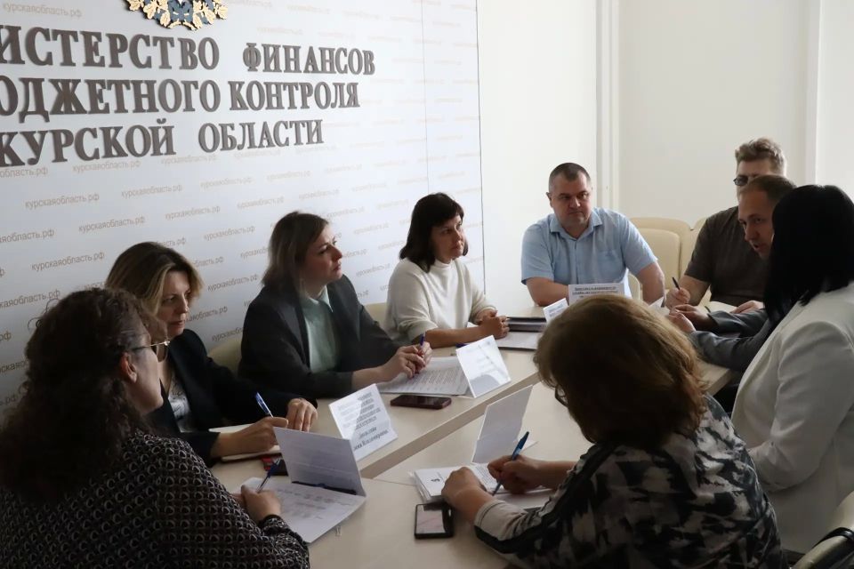 1 июня 2026 года в Министерстве финансов и бюджетного контроля Курской области состоялось рабочее совещание с руководителем казенного учреждения, подведомственного комитету правового обеспечения Курской области: 1 июня 2026 года в Министерстве финансов и бюджетного контроля Курской области состоялось рабочее совещание с руководителем казенного учреждения, подведомственного комитету правового обеспечения Курской области: