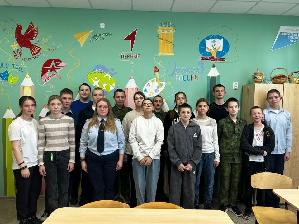 В рамках профориентационной работы в Солдатской школе, инспектор по делам несовершеннолетних Фатежского отдела полиции, старший лейтенант Ковалева А.А. рассказала обучающимся 7-9 классов о своей профессии В рамках профориентационной работы в Солдатской школе, инспектор по делам несовершеннолетних Фатежского отдела полиции, старший лейтенант Ковалева А.А. рассказала обучающимся 7-9 классов о своей профессии