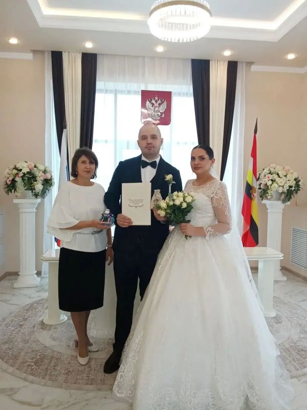 Весна, уступая дорогу лету, оставила нам на память свои лучшие подарки — новые истории любви
