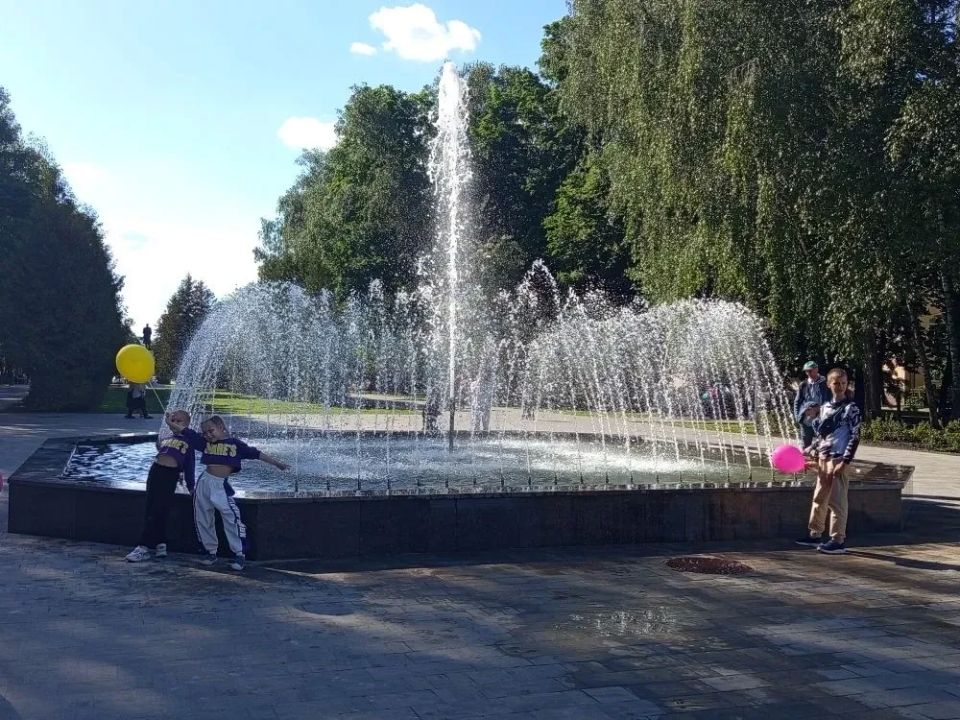 В Курске прошло открытие реконструированного фонтана на площади Рокоссовского