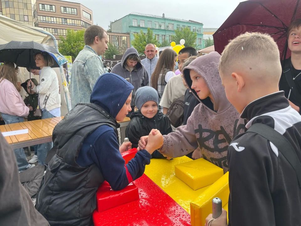 Дождь - не помеха детскому празднику! Дождь - не помеха детскому празднику!