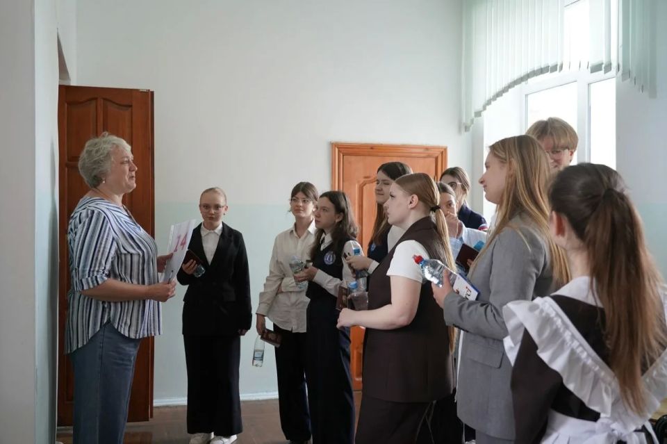 В Курске 1183 выпускника сдают ЕГЭ по истории, литературе и химии В Курске 1183 выпускника сдают ЕГЭ по истории, литературе и химии