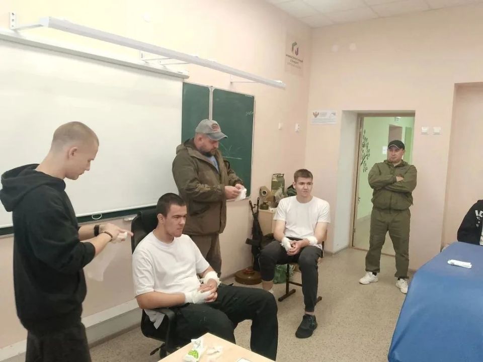 Юноши 10-х классов Фатежского района завершили интенсивные учебные сборы на базе Солдатской основной школы Юноши 10-х классов Фатежского района завершили интенсивные учебные сборы на базе Солдатской основной школы