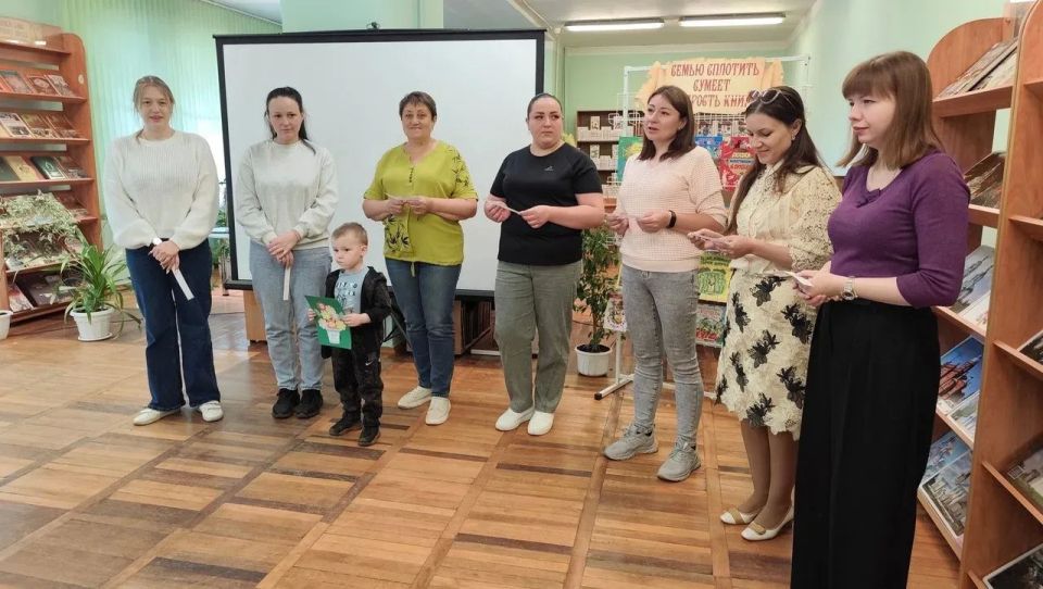 Тёплые и познавательные «Семейные выходные» прошли в курской библиотеке-филиале № 10 при поддержке партийного проекта единороссов «Крепкая семья» Тёплые и познавательные «Семейные выходные» прошли в курской библиотеке-филиале № 10 при поддержке партийного проекта единороссов «Крепкая семья»