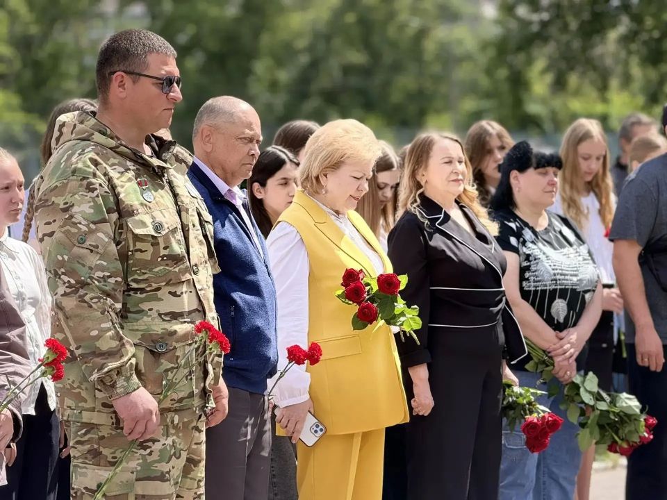 В школе № 46 города Курска состоялось торжественное открытие мемориальной доски в память о выпускнике учебного заведения, участнике специальной военной операции, погибшем при исполнении воинского долга Алексее Агаркове В школе № 46 города Курска состоялось торжественное открытие мемориальной доски в память о выпускнике учебного заведения, участнике специальной военной операции, погибшем при исполнении воинского долга Алексее Агаркове
