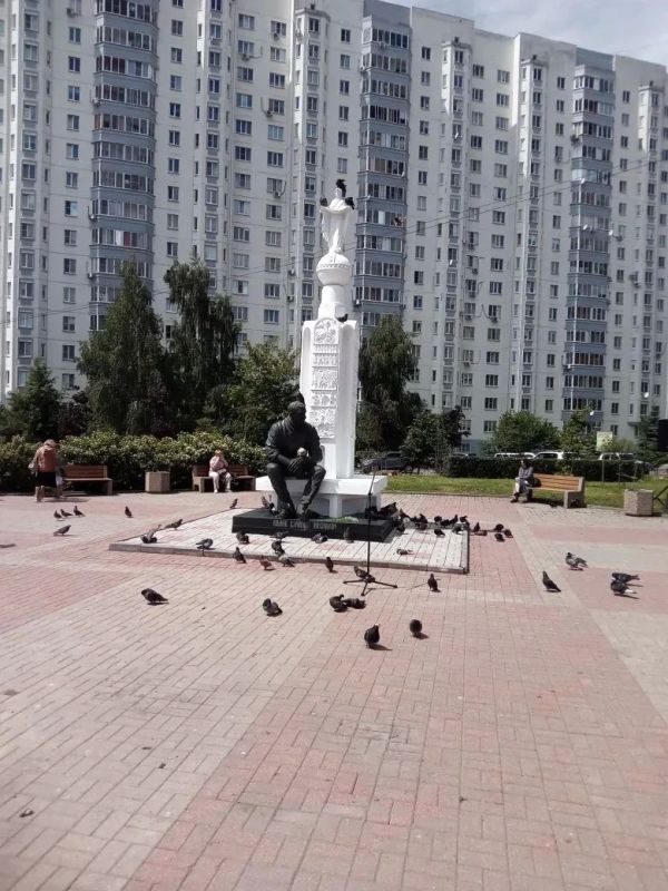 В Курске почтили память скульптора Вячеслава Клыкова