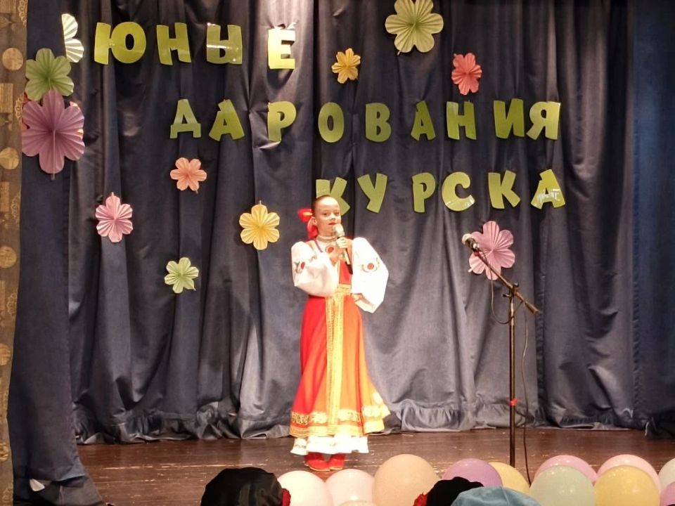 Юные артисты выступают на фестивале, приуроченном к предстоящему 1000-летию Курска Юные артисты выступают на фестивале, приуроченном к предстоящему 1000-летию Курска