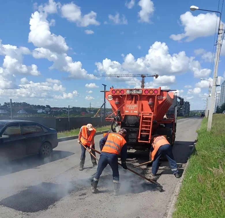 Дорожные службы очищают Курск Дорожные службы очищают Курск