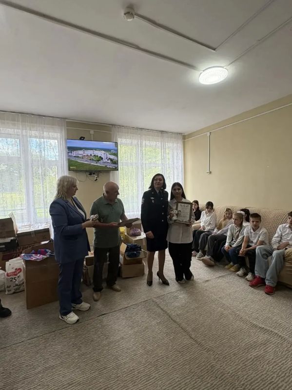 Курские полицейские навестили детей подшефного центра "Мы вместе" Курские полицейские навестили детей подшефного центра "Мы вместе"