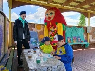 В яркий праздник - День защиты детей - МКДОУ «Детский сад № 4» распахнул свои двери для «Интерактивной мастерской профессий», организованной в сотрудничестве с ОГТК В яркий праздник - День защиты детей - МКДОУ «Детский сад № 4» распахнул свои двери для «Интерактивной мастерской профессий», организованной в сотрудничестве с ОГТК