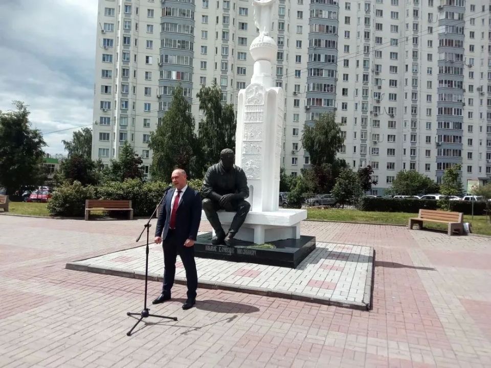 В Курске почтили память скульптора Вячеслава Клыкова В Курске почтили память скульптора Вячеслава Клыкова