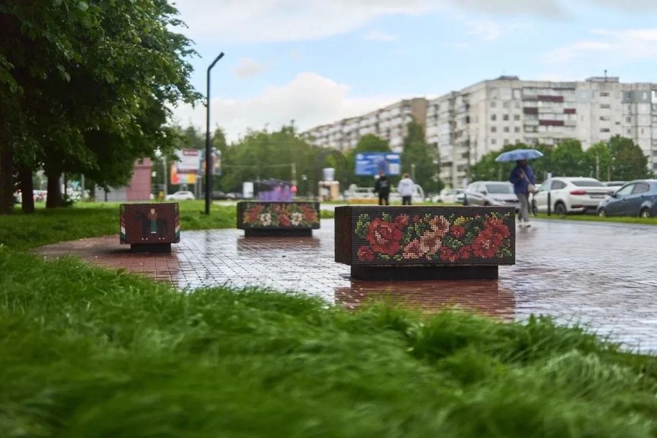Скамейки с узорами суджанских ковров появились в Железногорске Скамейки с узорами суджанских ковров появились в Железногорске