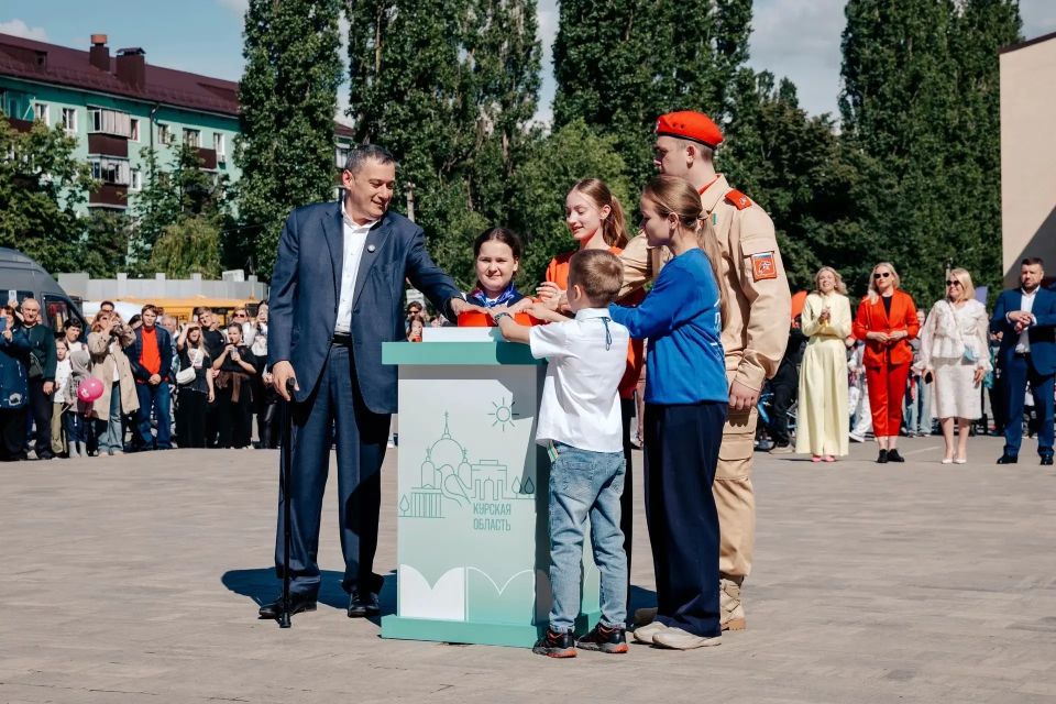 В Международный день защиты детей в Курске состоялся Фестиваль детства и юности «Движения первых», в Сеймском округе города после реконструкции открыли два объекта: В Международный день защиты детей в Курске состоялся Фестиваль детства и юности «Движения первых», в Сеймском округе города после реконструкции открыли два объекта: