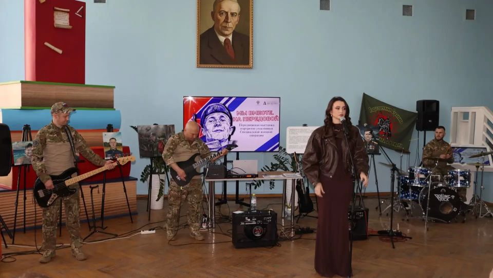 В Асеевке состоялось открытие передвижной выставки портретов участников специальной военной операции «Мы вместе В Асеевке состоялось открытие передвижной выставки портретов участников специальной военной операции «Мы вместе