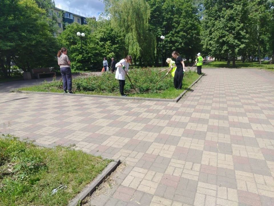 В общественных пространствах Курска работают 30 человек, а также задействованы 6 единиц спецтехники
