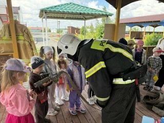 В яркий праздник - День защиты детей - МКДОУ «Детский сад № 4» распахнул свои двери для «Интерактивной мастерской профессий», организованной в сотрудничестве с ОГТК В яркий праздник - День защиты детей - МКДОУ «Детский сад № 4» распахнул свои двери для «Интерактивной мастерской профессий», организованной в сотрудничестве с ОГТК