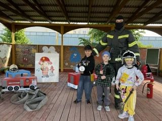 В яркий праздник - День защиты детей - МКДОУ «Детский сад № 4» распахнул свои двери для «Интерактивной мастерской профессий», организованной в сотрудничестве с ОГТК В яркий праздник - День защиты детей - МКДОУ «Детский сад № 4» распахнул свои двери для «Интерактивной мастерской профессий», организованной в сотрудничестве с ОГТК