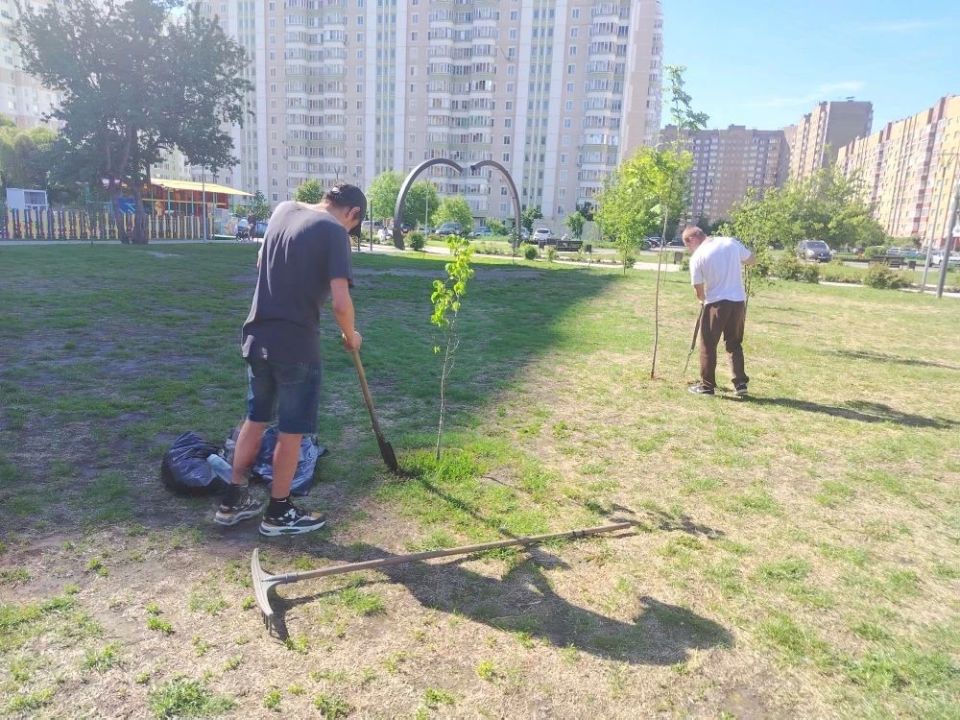В общественных пространствах Курска работают 30 человек, а также задействованы 6 единиц спецтехники В общественных пространствах Курска работают 30 человек, а также задействованы 6 единиц спецтехники