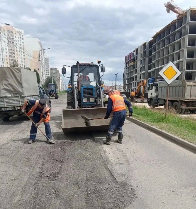 В Курске перекладывают плитку на перекрестке улиц Радищева – Садовая В Курске перекладывают плитку на перекрестке улиц Радищева – Садовая