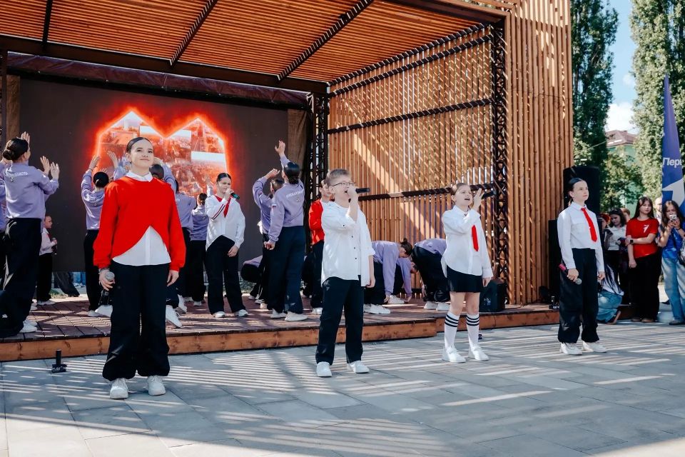 В Международный день защиты детей в Курске состоялся Фестиваль детства и юности «Движения первых», в Сеймском округе города после реконструкции открыли два объекта: В Международный день защиты детей в Курске состоялся Фестиваль детства и юности «Движения первых», в Сеймском округе города после реконструкции открыли два объекта: