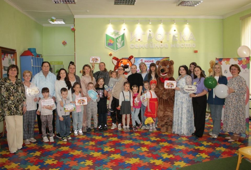 Культорганизатор Центрального Дома культуры филиала МКУК РЦНТ Суджанского района Наталия Антоненко стала участницей увлекательного мероприятия — познавательно-игрового микса «Мир начинается с детства!», которое прошло в... Культорганизатор Центрального Дома культуры филиала МКУК РЦНТ Суджанского района Наталия Антоненко стала участницей увлекательного мероприятия — познавательно-игрового микса «Мир начинается с детства!», которое прошло в...