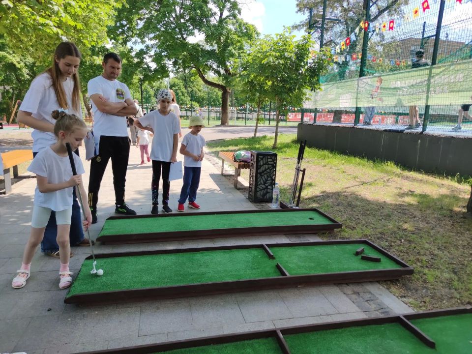 Прямо сейчас многодетные семьи Курской области соревнуются в спорте Прямо сейчас многодетные семьи Курской области соревнуются в спорте