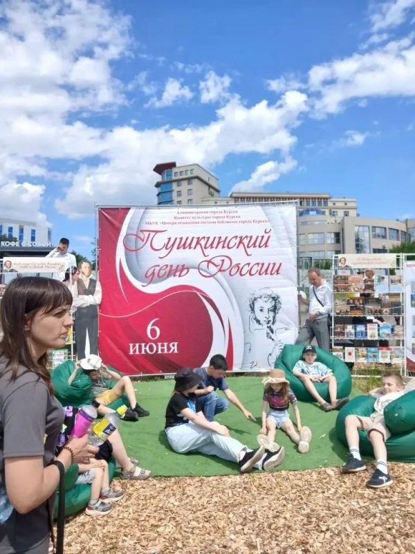 На Полугоре в день рождения «солнца русской поэзии» идут мастер-классы «Мир Пушкина: искусство и творчество» На Полугоре в день рождения «солнца русской поэзии» идут мастер-классы «Мир Пушкина: искусство и творчество»