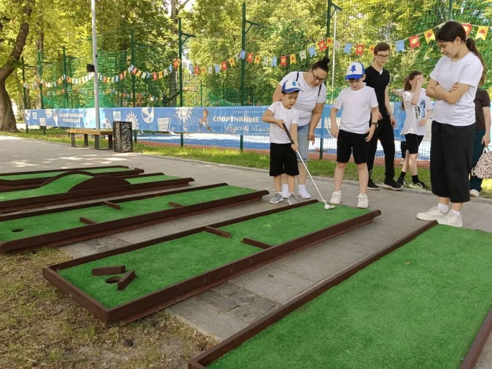 В курском Парке пионеров прошёл спортивный фестиваль для многодетных семей В курском Парке пионеров прошёл спортивный фестиваль для многодетных семей