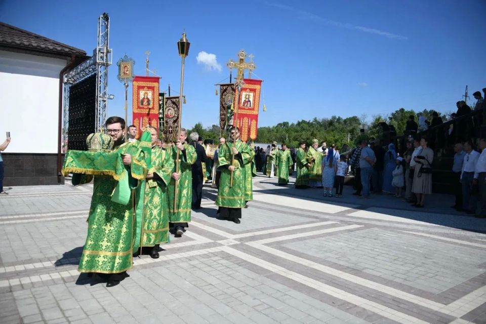 В новом микрорайоне Атомград города Курчатова состоялось торжественное открытие и освящение Свято-Троицкого храма В новом микрорайоне Атомград города Курчатова состоялось торжественное открытие и освящение Свято-Троицкого храма
