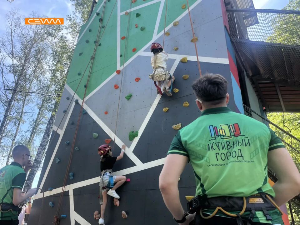 В Курске на Боевке проходит праздник для юных курян В Курске на Боевке проходит праздник для юных курян